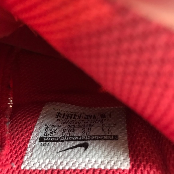 Nike shoes - Picture 8 of 8